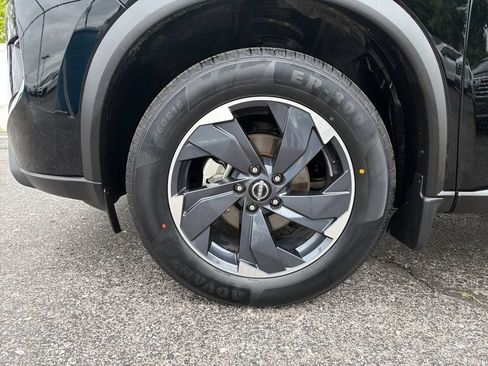 Used 2025 Nissan Rogue SV w/ SV Premium Package FWD image 31