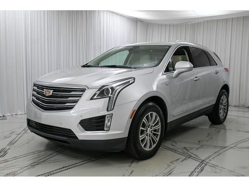 Used 2017 Cadillac XT5 Luxury w/ Driver Awareness Package image 4