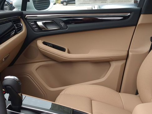 New 2026 Porsche Macan image 37