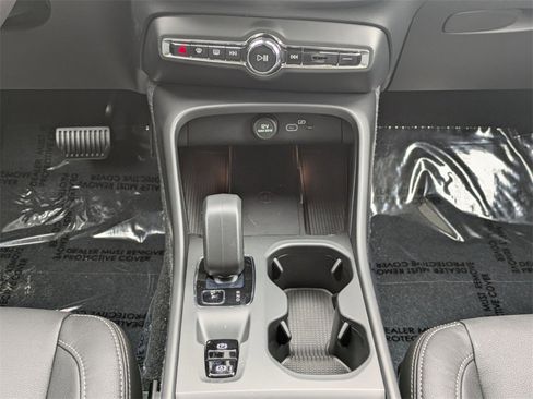 New 2025 Volvo XC40 B5 Core w/ Protection Package Premier image 21