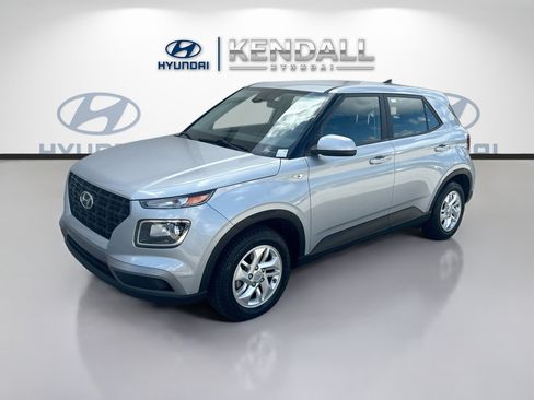 Used 2021 Hyundai Venue SE FWD image 3
