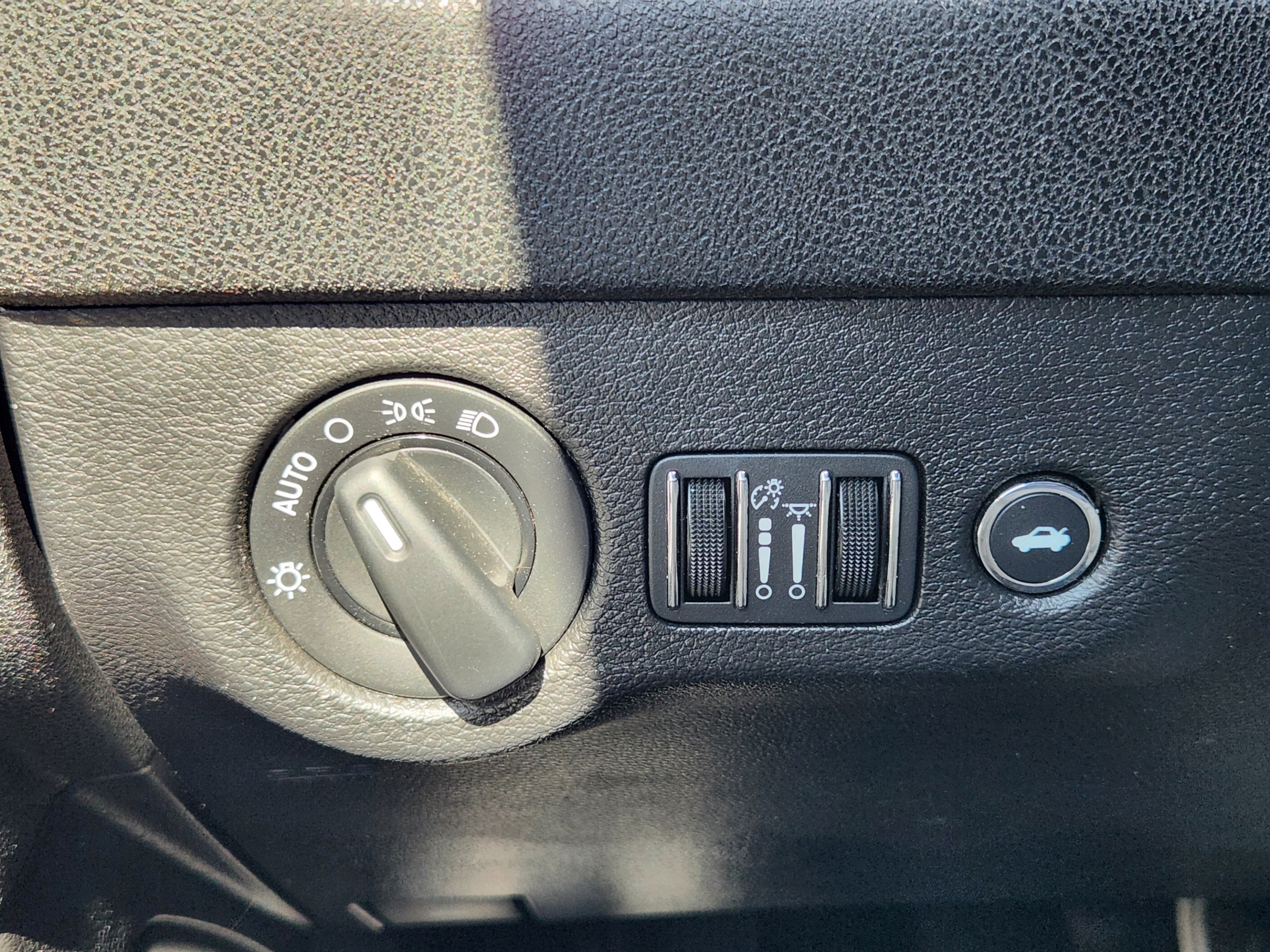 Used 2019 Dodge Charger SXT w/ Plus Group RWD image 16
