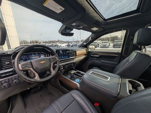 Used 2022 Chevrolet Silverado 1500 High Country w/ High Country Premium Package image 2