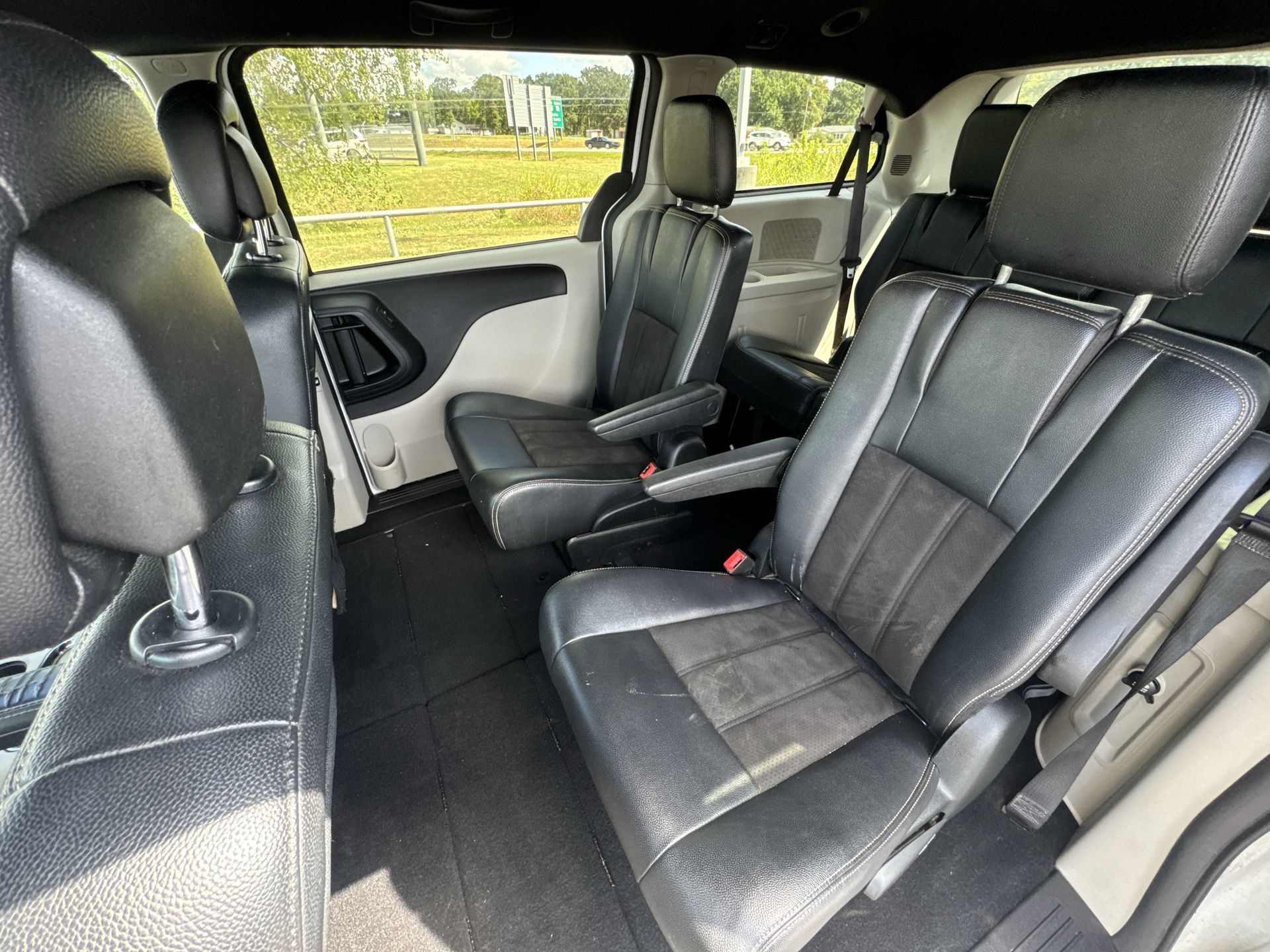 Used 2019 Dodge Grand Caravan SXT FWD image 22