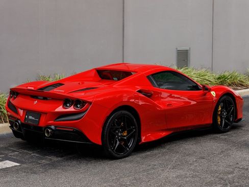 Used 2022 Ferrari F8 Tributo RWD image 5
