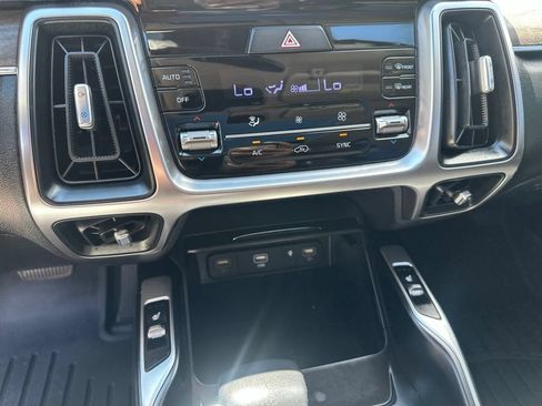 Used 2023 Kia Sorento S w/ Panoramic Sunroof Package AWD/4WD image 18