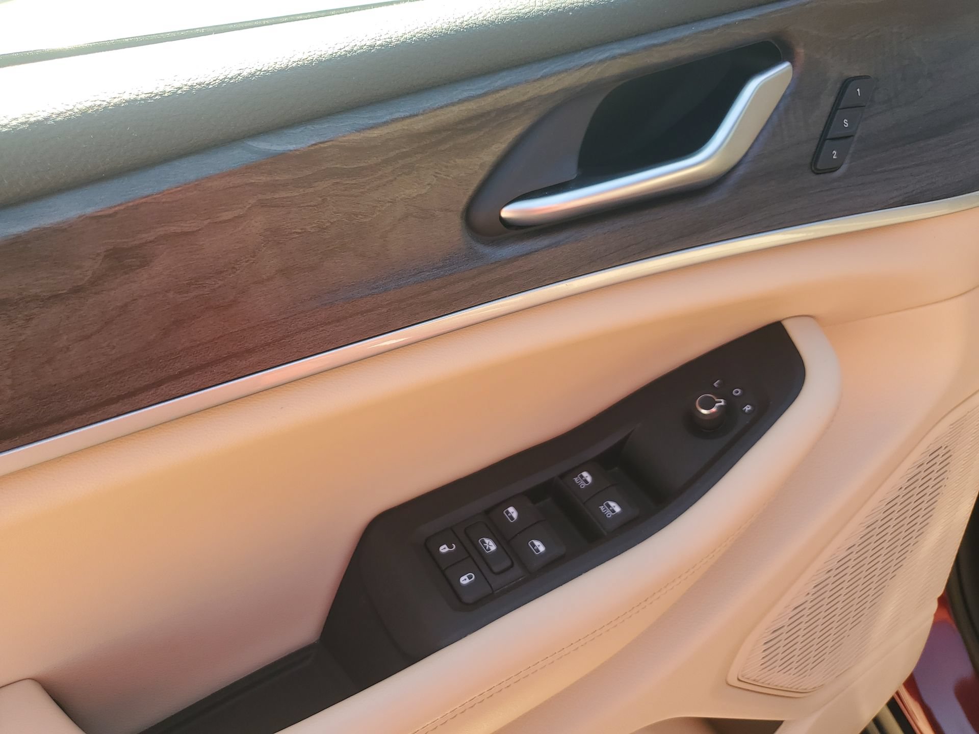 Used 2023 Jeep Grand Cherokee Limited AWD/4WD image 30