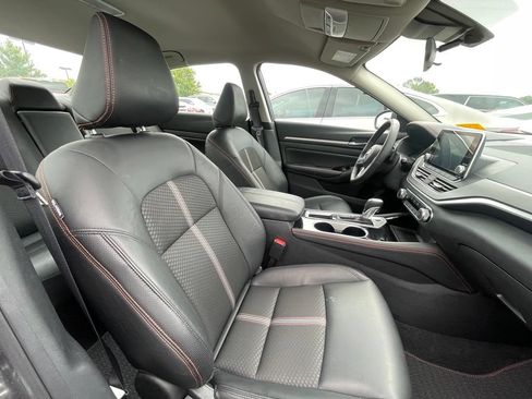 Used 2025 Nissan Altima 2.5 SR FWD image 29
