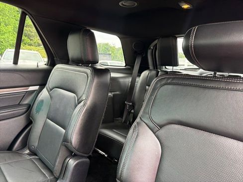 Used 2017 Ford Explorer Limited w/ Equipment Group 301A AWD/4WD image 18