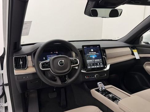 New 2026 Volvo XC90 T8 Plus w/ Protection Package Premier image 24