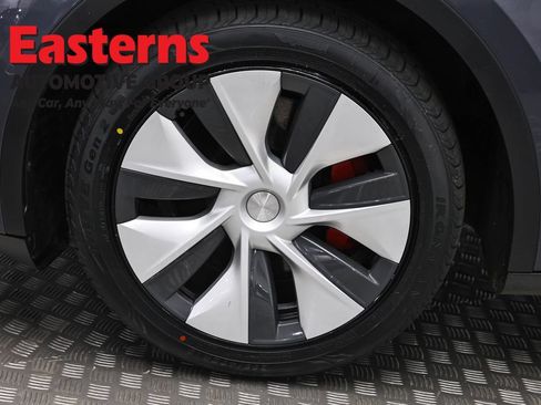 Used 2022 Tesla Model Y Long Range AWD/4WD image 26