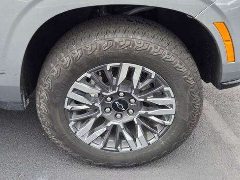 Used 2025 Chevrolet Tahoe Z71 AWD/4WD image 21