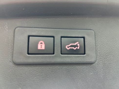 Used 2022 Subaru Outback Touring AWD/4WD image 18