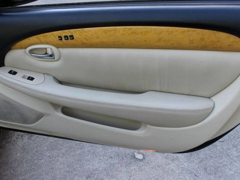 Used 2002 Lexus SC 430 Convertible image 21