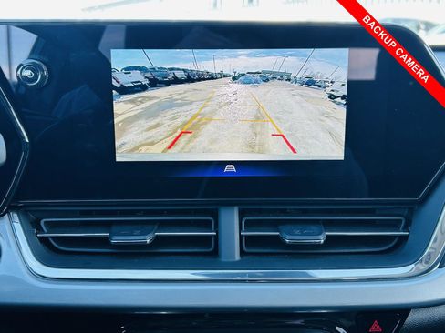 Used 2025 Chevrolet Trax LT image 7