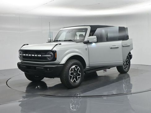 Used 2023 Ford Bronco Outer Banks AWD/4WD image 33
