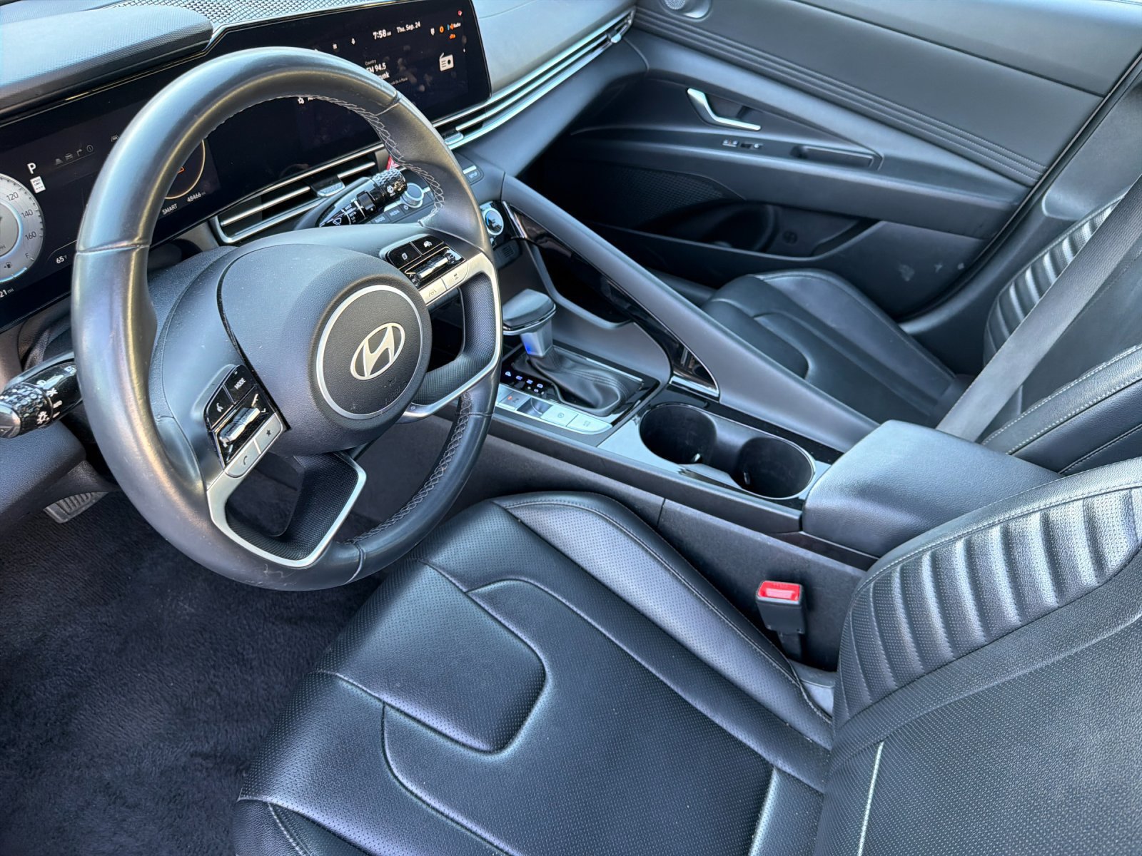 Used 2024 Hyundai Elantra Limited FWD image 9