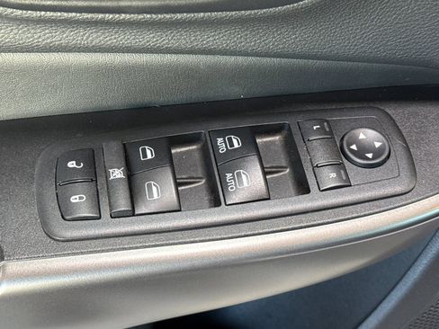 Used 2019 Jeep Cherokee Latitude Plus w/ Comfort/Convenience Group image 12