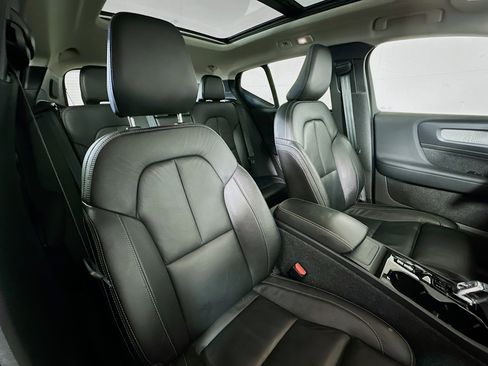 Used 2023 Volvo XC40 B5 Ultimate w/ Protection Package Premier image 28