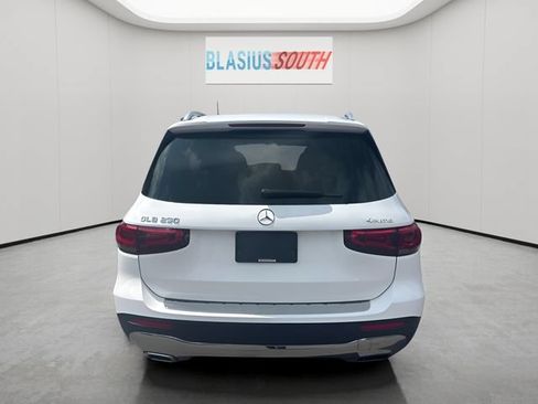Used 2023 Mercedes-Benz GLB 250 4MATIC w/ Premium Package image 4