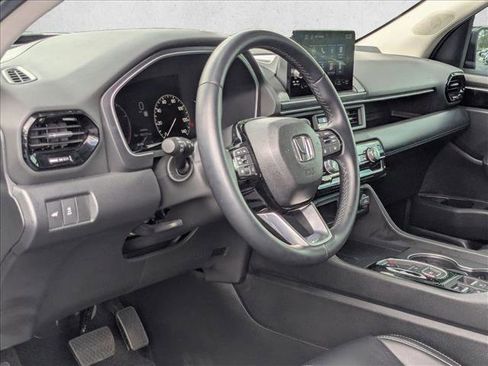 Used 2025 Honda Pilot EX-L image 2