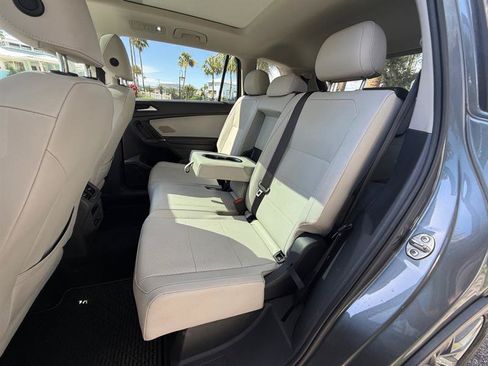 Used 2020 Volkswagen Tiguan SEL FWD image 13