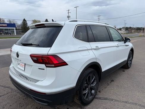 Used 2022 Volkswagen Tiguan SE AWD/4WD image 5