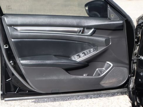 Used 2018 Honda Accord Sport image 15