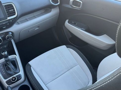 Used 2023 Hyundai Venue SEL image 26