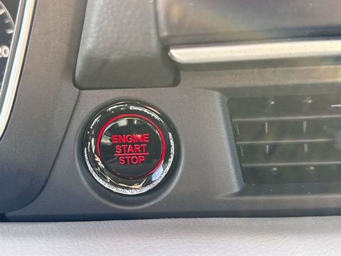 Used 2025 Honda Pilot EX-L image 16