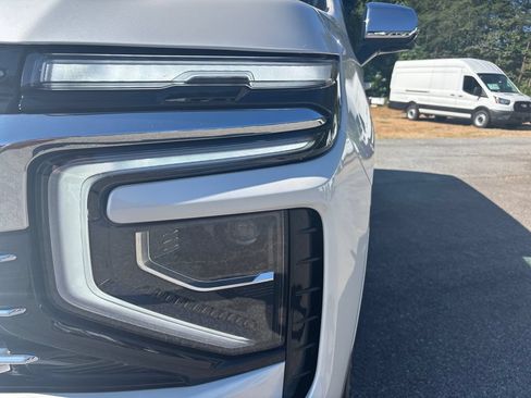 Used 2025 Chevrolet Suburban Premier AWD/4WD image 9