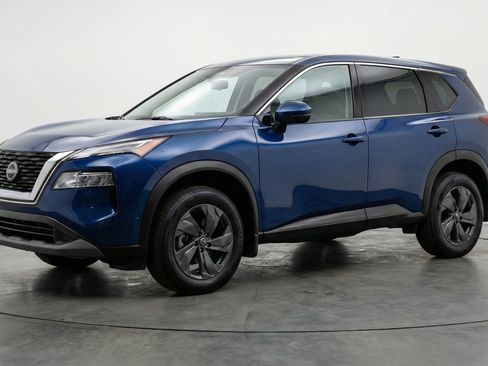 Used 2025 Nissan Rogue SV image 3