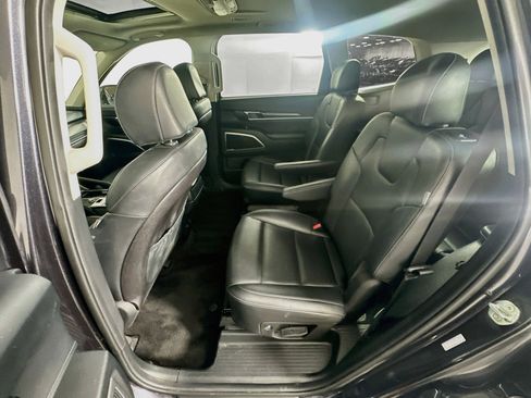 Used 2025 Kia Telluride S FWD image 29