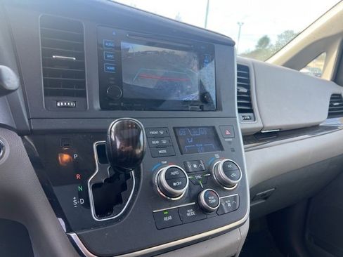 Used 2017 Toyota Sienna XLE w/ XLE Navigation Package image 16