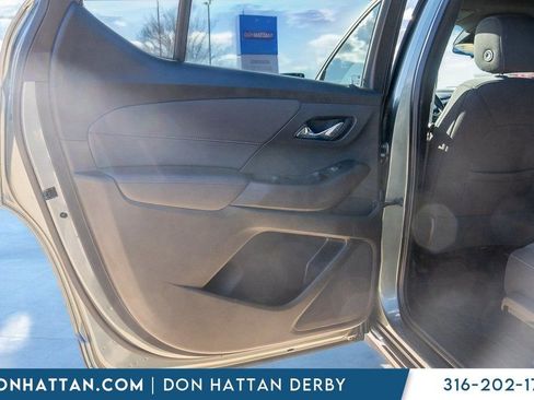 Used 2023 Chevrolet Traverse LT image 21