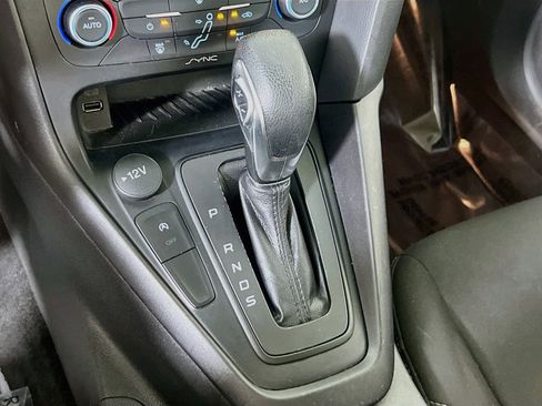 Used 2018 Ford Focus SE w/ SE Appearance Package FWD image 16