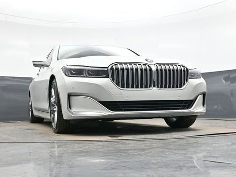 Used 2020 BMW 740i w/ Premium Package image 36