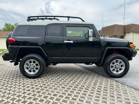 Used 2013 Toyota FJ Cruiser 4WD w/ Upgrade Pkg image 4