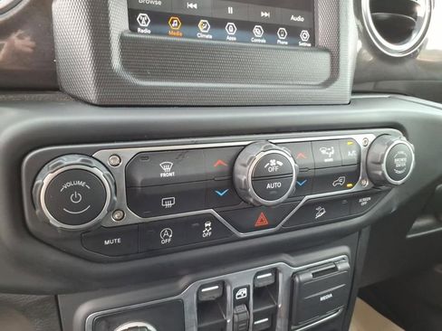 Used 2021 Jeep Wrangler Unlimited Sahara image 11