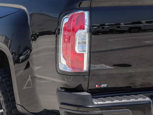 Used 2022 GMC Canyon AT4 w/ Driver Alert Package AWD/4WD image 9