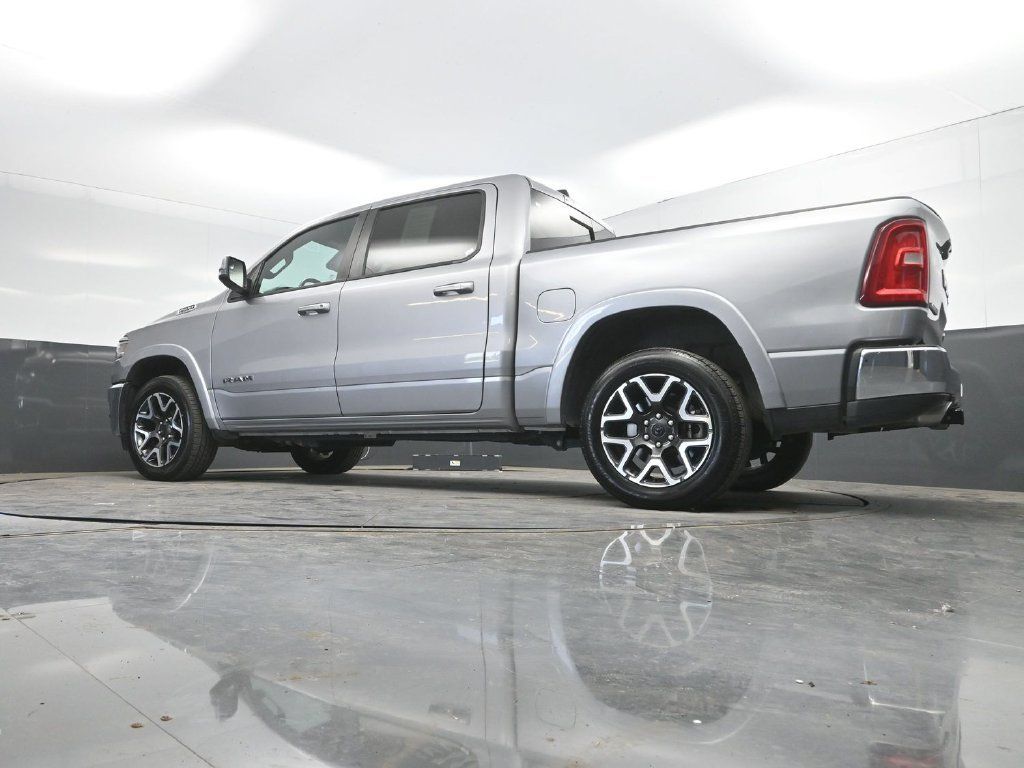 Used 2025 RAM 1500 Laramie AWD/4WD image 33