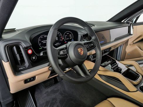 Used 2026 Porsche Cayenne Coupe AWD/4WD image 4