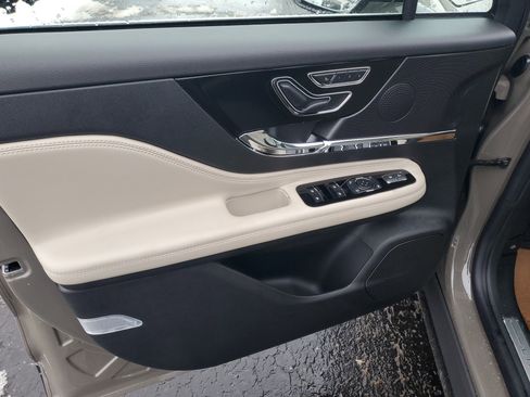 New 2026 Lincoln Corsair Premiere image 8