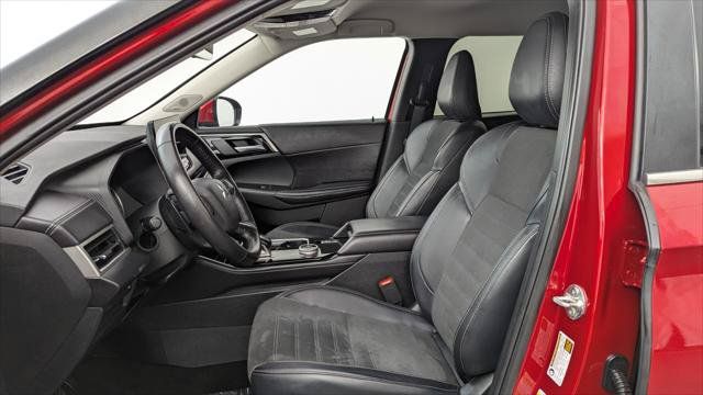 Used 2025 Mitsubishi Outlander SE FWD image 14
