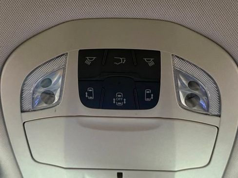 Used 2024 Chrysler Pacifica Touring-L FWD image 26