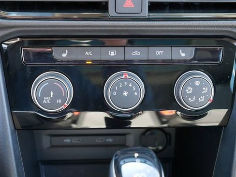 Certified 2023 Volkswagen Taos SE w/ Panoramic Sunroof Package image 33