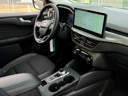 New 2026 Ford Escape SE image 9