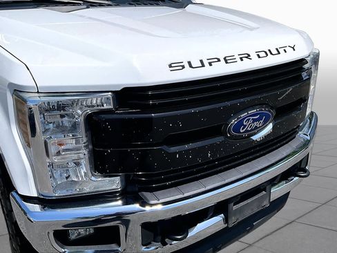 Used 2019 Ford F250 Lariat w/ Lariat Value Package AWD/4WD image 29