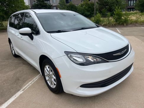 Used 2020 Chrysler Voyager LX w/ Cold Weather Group FWD image 2