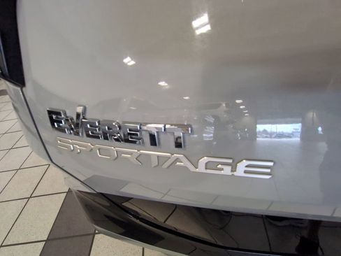 Used 2024 Kia Sportage SX image 27